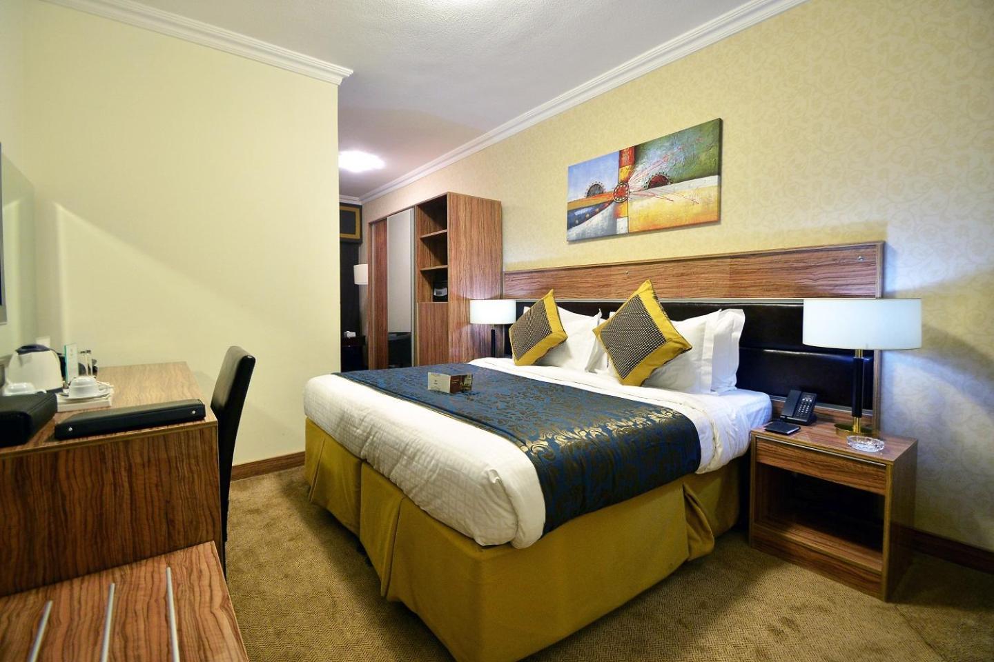 Golden Tulip Al Shakreen Hotel